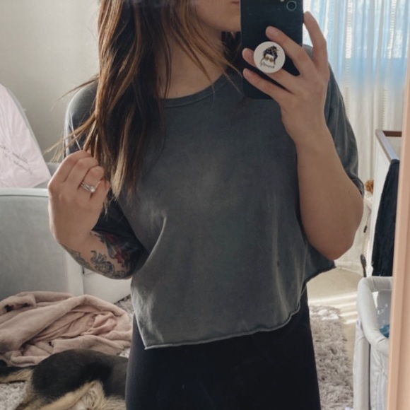 RVCA Tops - RVCA Cropped Tee